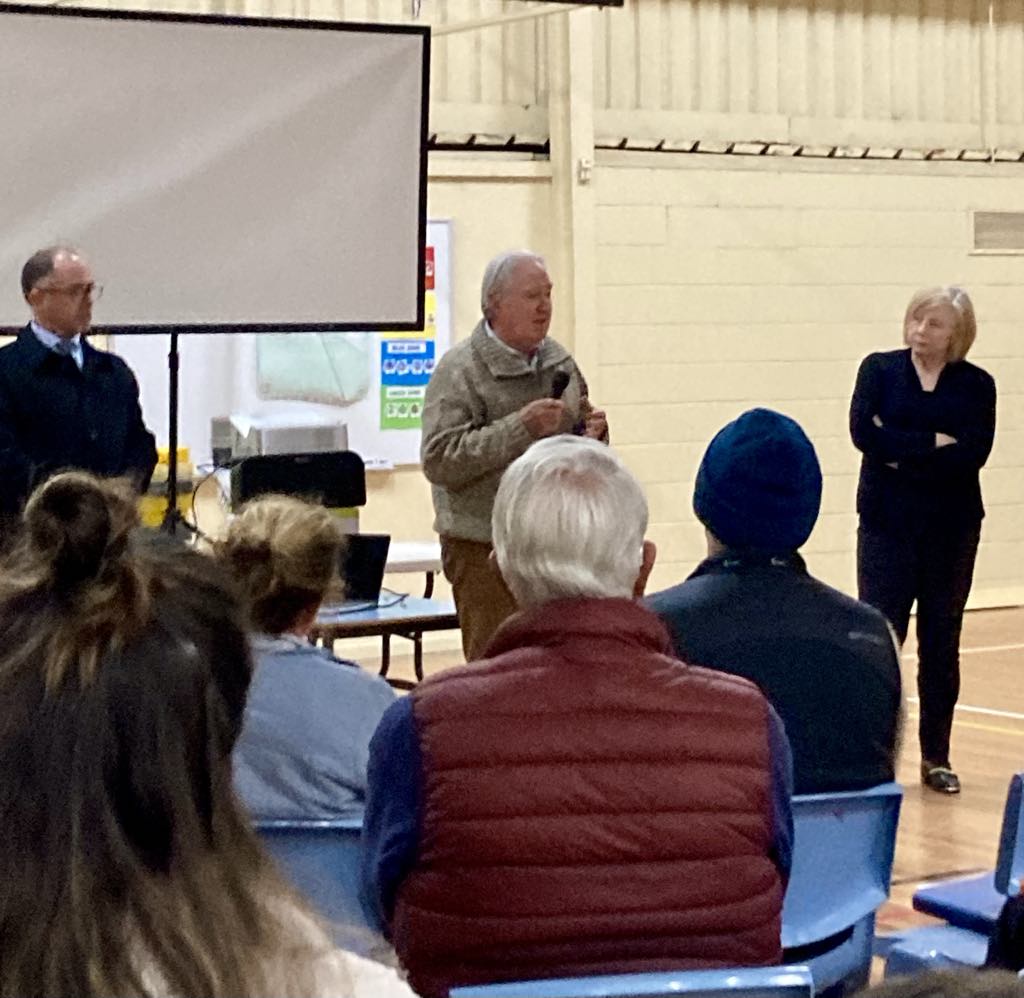 Photo of the community meeting about the state of the school